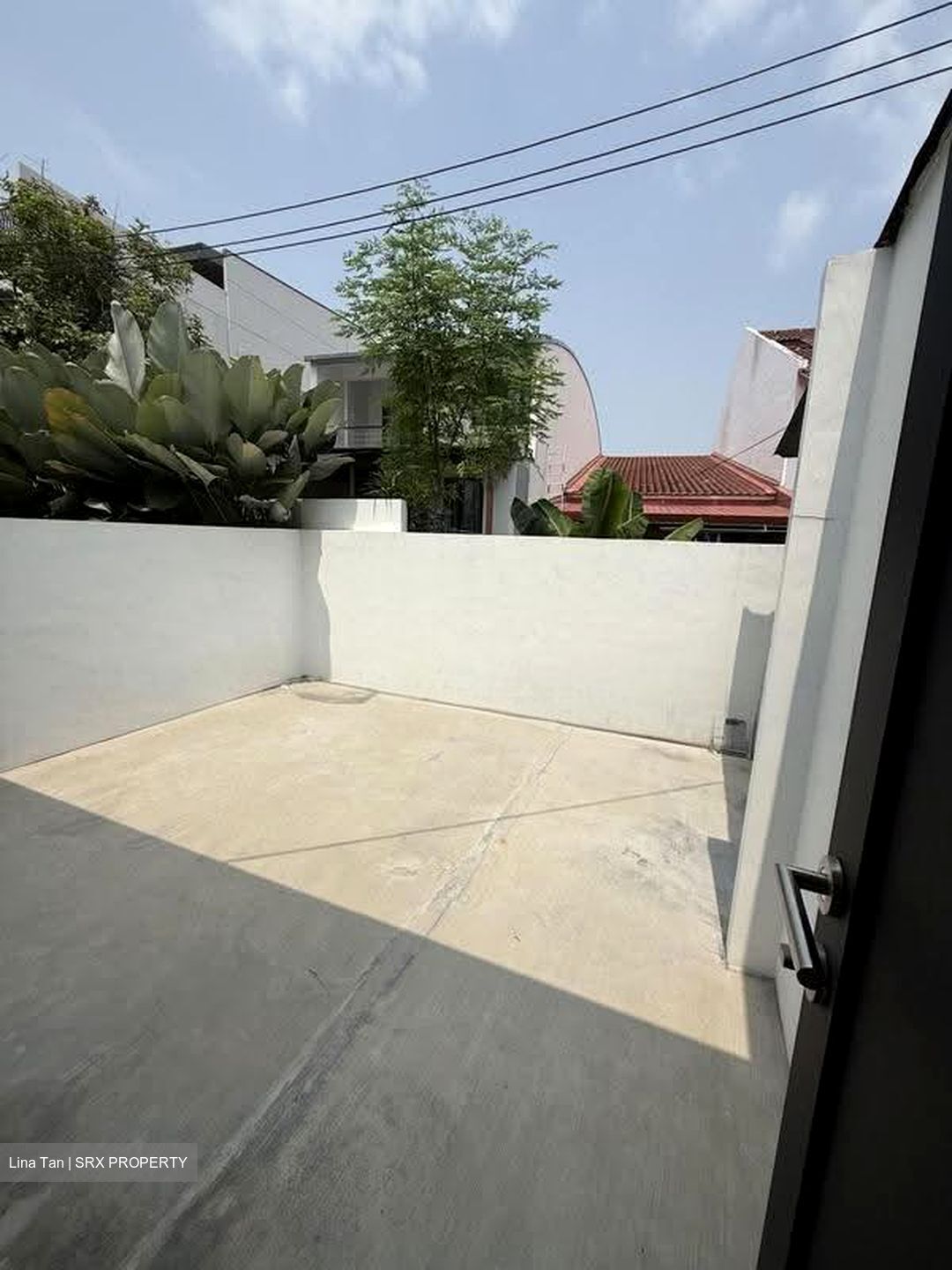 Airport Boulevard (D17), Terrace #613242811